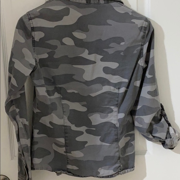 Long Sleeve Button Up - Picture 3 of 4